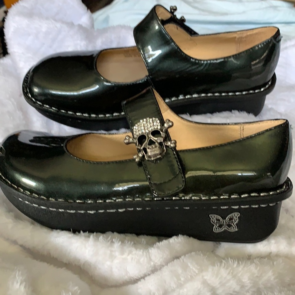 Women’s fashion shoes. New
